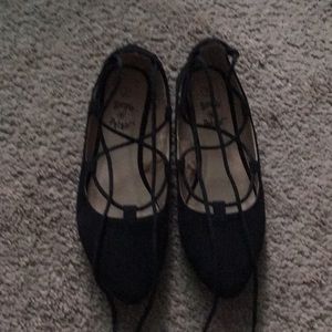 Black ballerina shoes